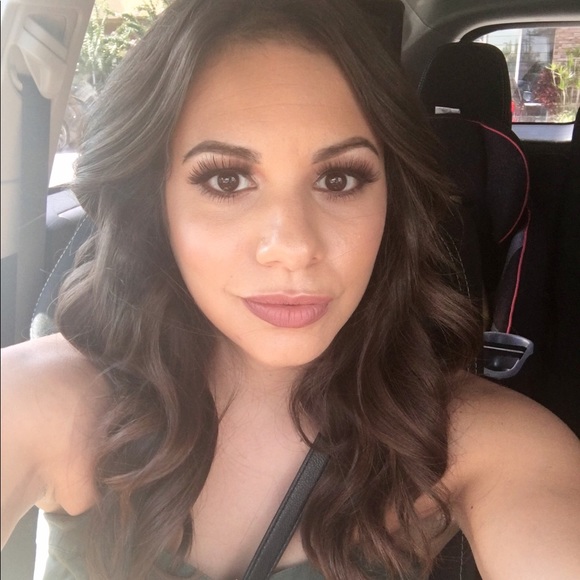 Meet your Posher, Lauren - Picture 1 of 1